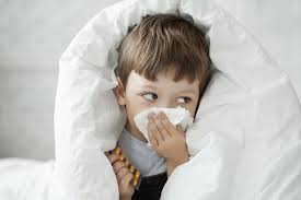 Giao mùa khiến nhiều trẻ bị cúm và sự lo lắng của bố mẹ nên làm gì khi trẻ bị mắc phải 