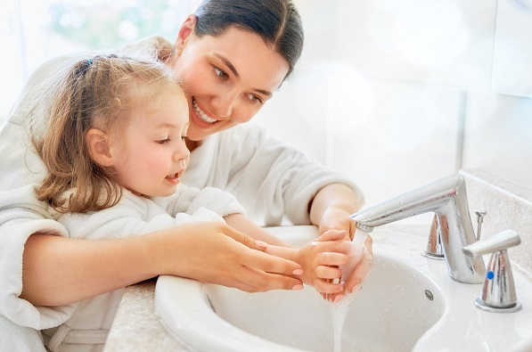 Giao mùa khiến nhiều trẻ bị cúm và sự lo lắng của bố mẹ nên làm gì khi trẻ bị mắc phải 